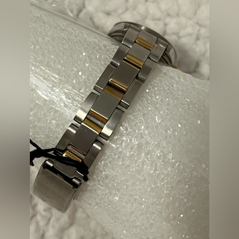 NWT Authentic Vintage Kenneth Cole 2-Tone Stainless Steel Watch w/Gold Accents - Picture 6 of 12